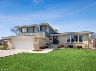 1040 Terrace Ln, Glenview, IL 60025