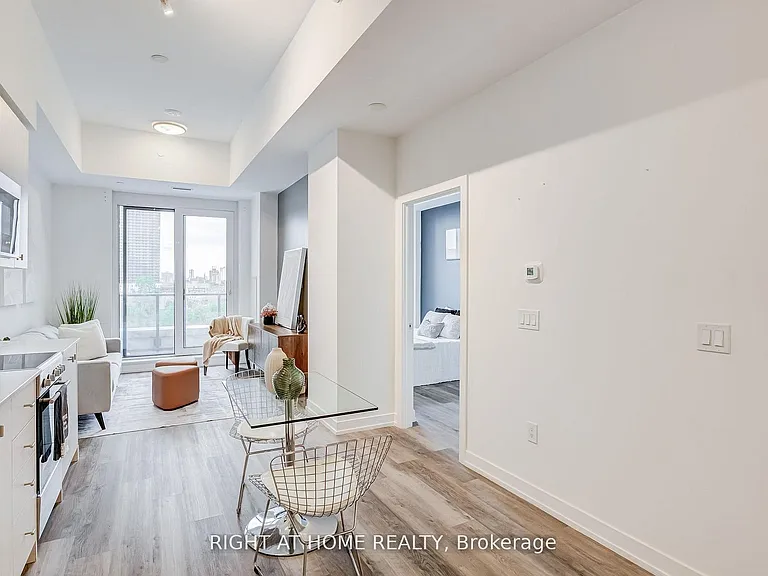 15 Wellington St S #301 — Photo 3