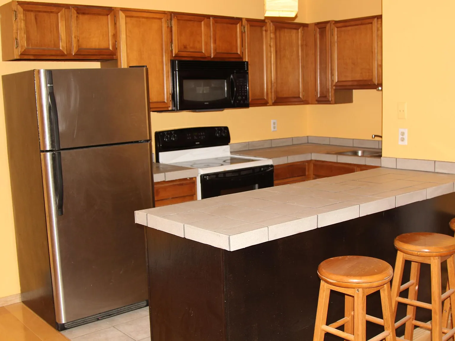2 bed, 720 sqft, $1,950 — Photo 2