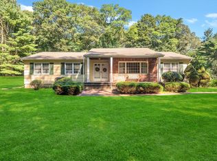 297 Cenacle Rd, Ronkonkoma, NY 11779