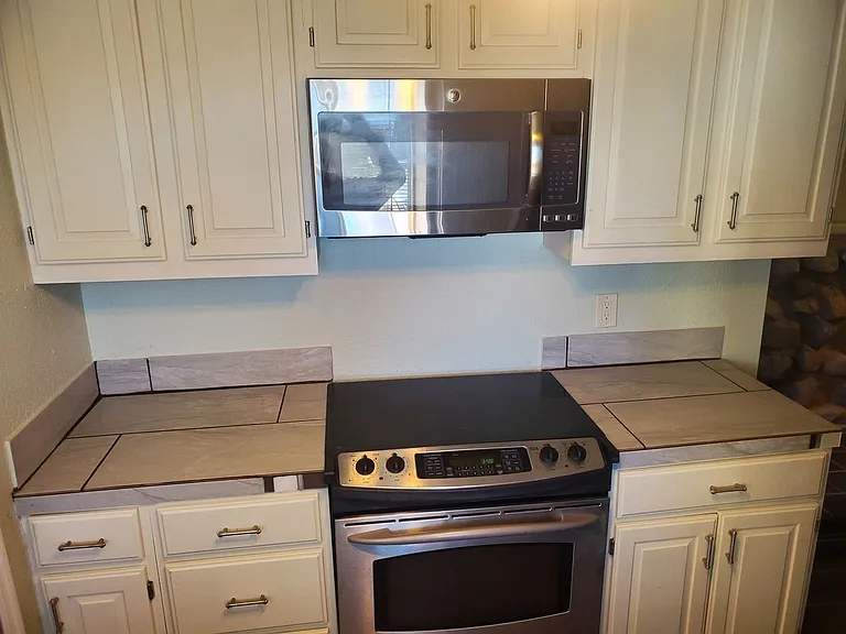 238 E Pederson Dr — Photo 3