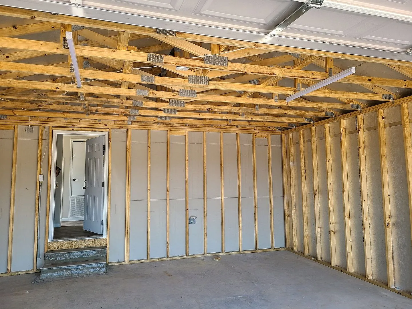 3 Bedroom Single Family Home in Seguin on 1 acre lot — Photo 3