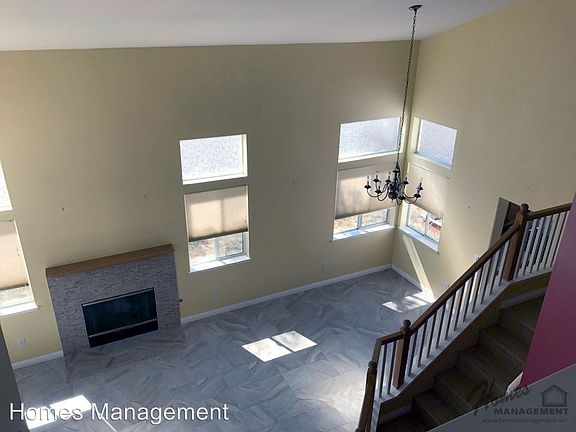 5th image of 624 Iona Ct