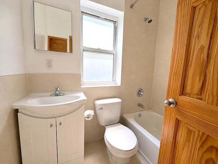 518 Graham Ave #1-R — Photo 5