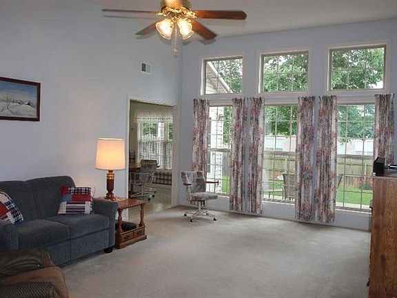 5th image of 536 Green Valley Dr