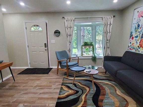 4th image of 240 Brookside Dr