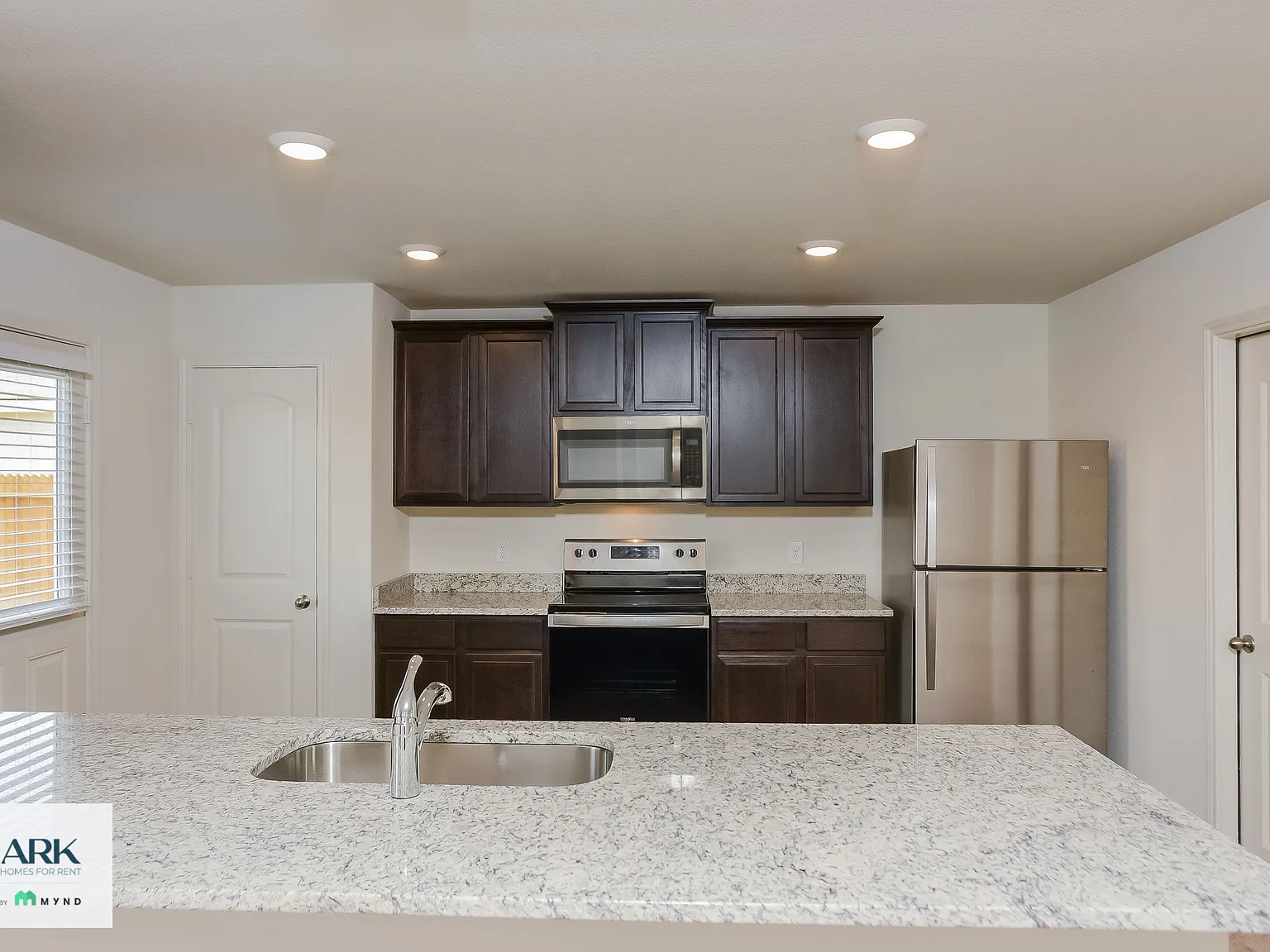 3 bed, 2.5 bath, 1428 sqft, $1,749 — Photo 4
