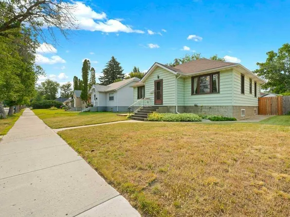313 N 6th St SE, Medicine Hat, AB T1A 1H2