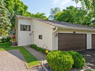 1285 Hilltop Ct E, Maplewood, MN 55109