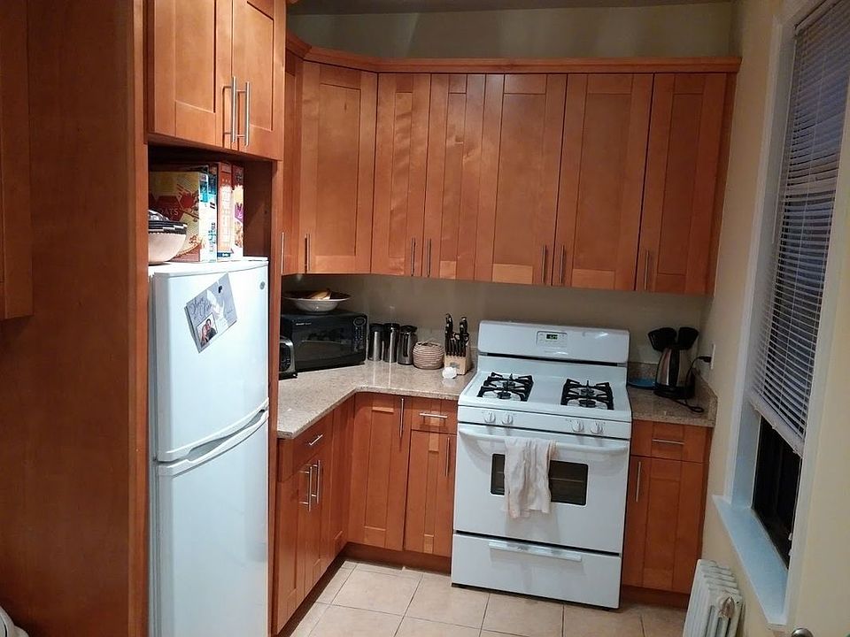 1st image of 31-13 Ditmars Blvd #2