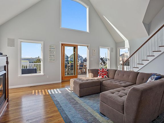 3rd image of 15 Dune Ln