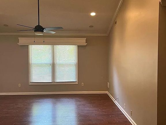 4th image of 8725 Shoreham Blvd