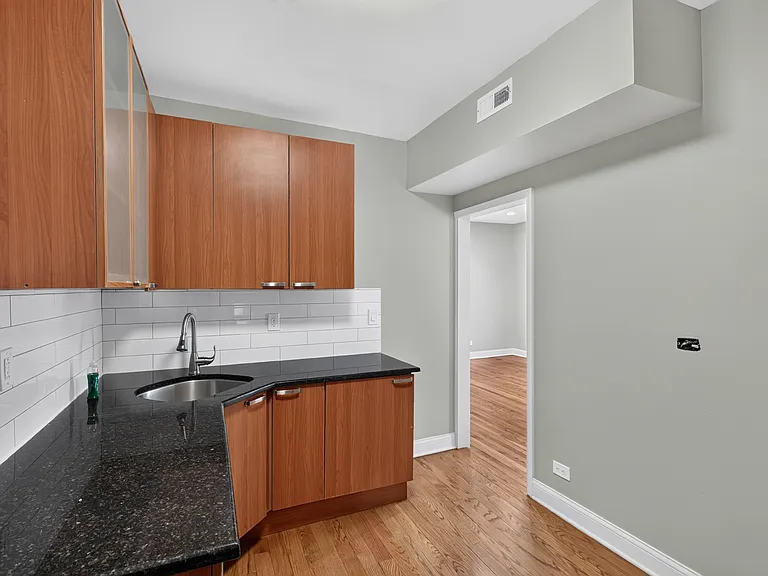 4924 N Kedzie Ave #1E-103 — Photo 9
