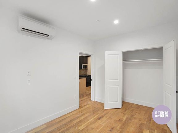 4th image of 1053 Jefferson Ave #2D