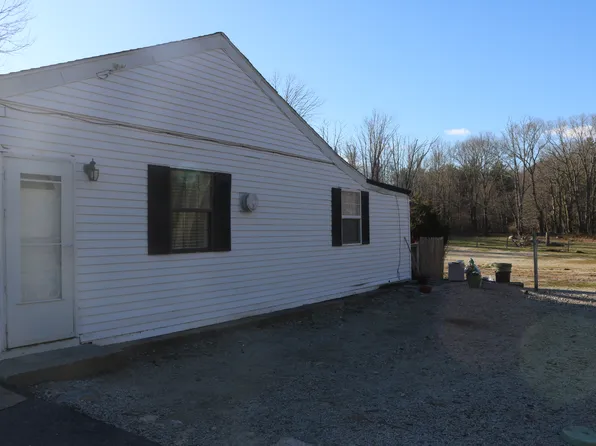 333 Groveland St APT 3, Abington, MA 02351