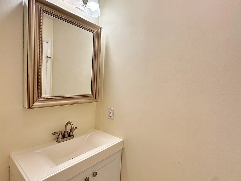 57 Cedar St #A3 — Photo 9