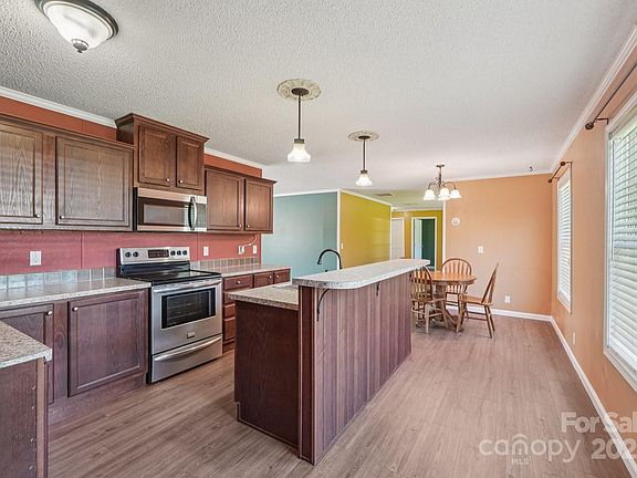 5th image of 1069 Heather Glen Dr