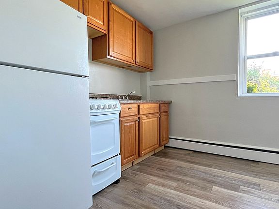 4th image of 37 Linda Dr APT 1