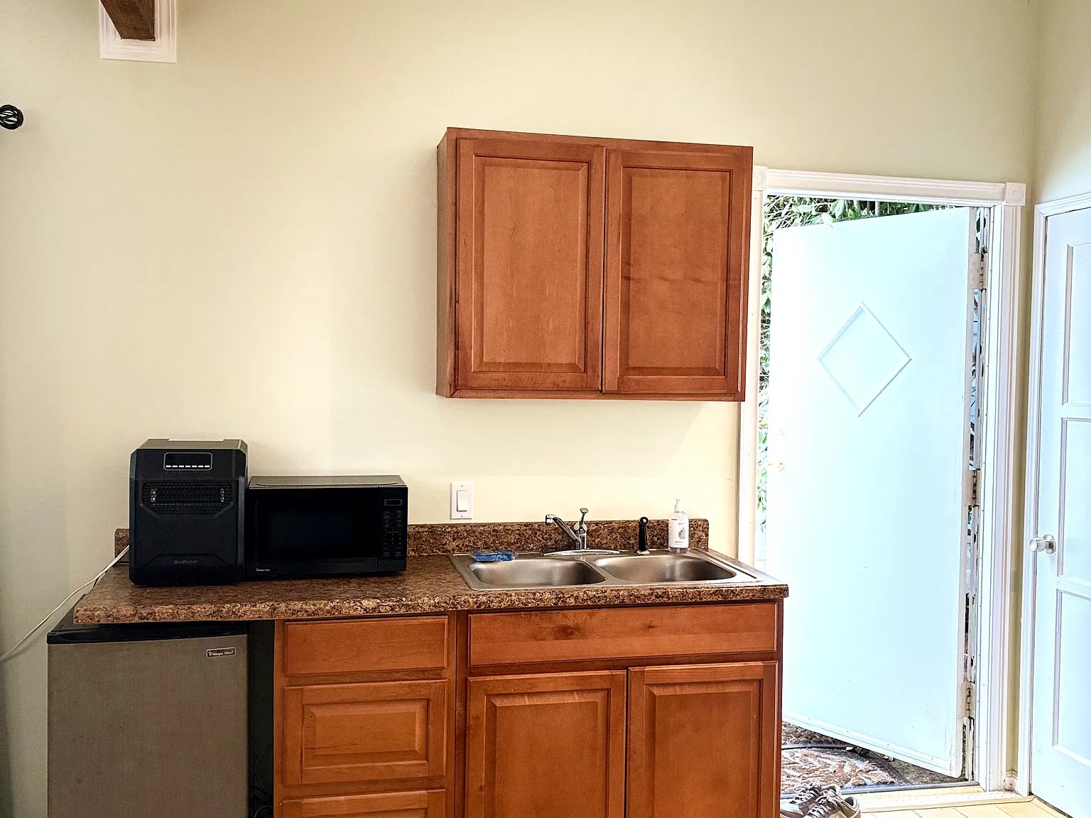 Studio, 400 sqft, $1,900 — Photo 3