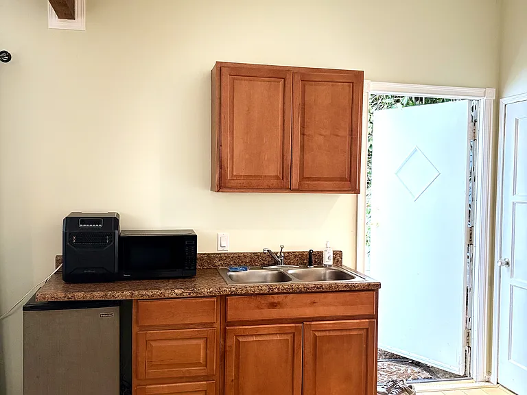 2137 Torrey Pines Rd — Photo 3