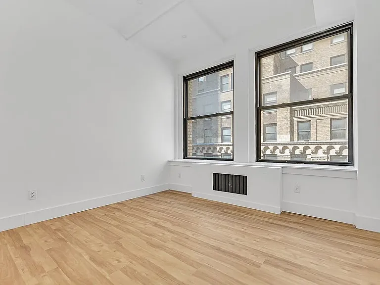 248 W 35th St #1002 — Photo 5