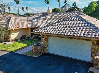 11060 Lakeview Dr, Coral Springs, FL 33071