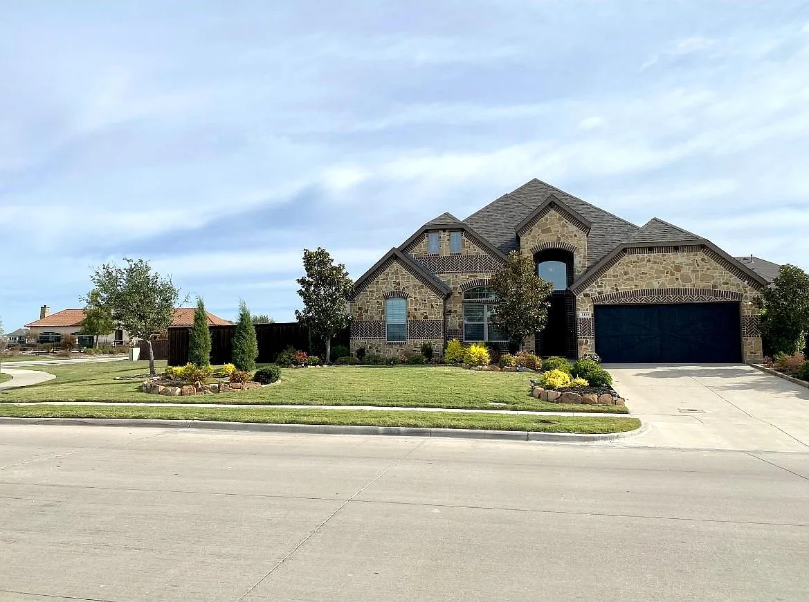 4 bed, 2757 sqft, $3,200 — Photo 2
