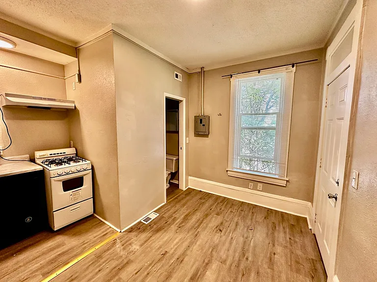 624 N Weber St. — Photo 8