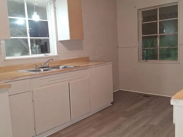 3122 Oak Forest Dr — Photo 4