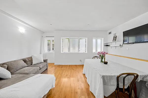 Rented by SLR REAL ESTATE | media 2