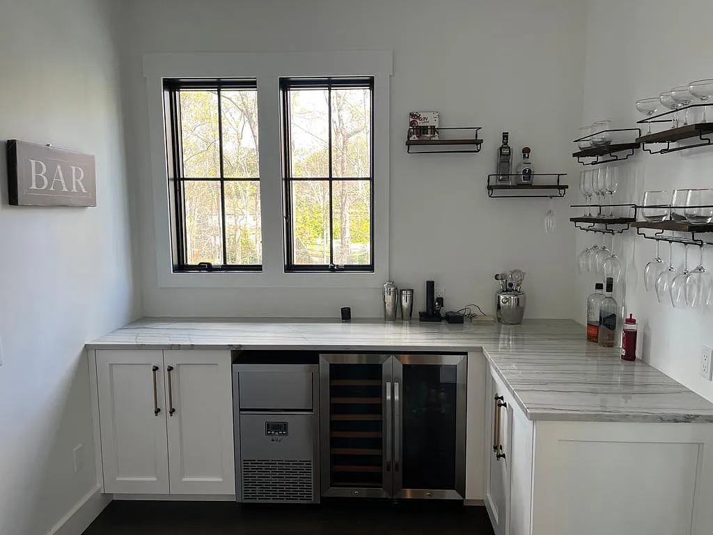 Modern Farm House Perfect Location in East Hampton — Photo 4