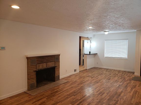 5th image of 16925 NE Glisan St