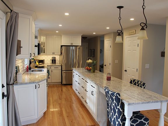 3rd image of 54 Linden St