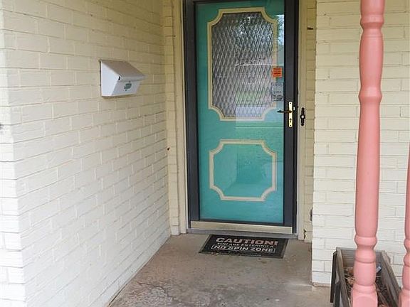 3rd image of 2602 McNiel Ave