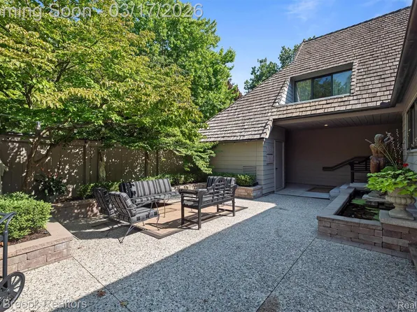 969 Bloomfield Wood, Bloomfield Hills, MI 48304