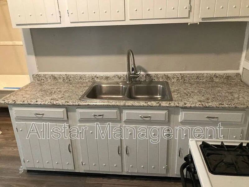 2 bed, 1.0 bath, 1000 sqft, $995 — Photo 3