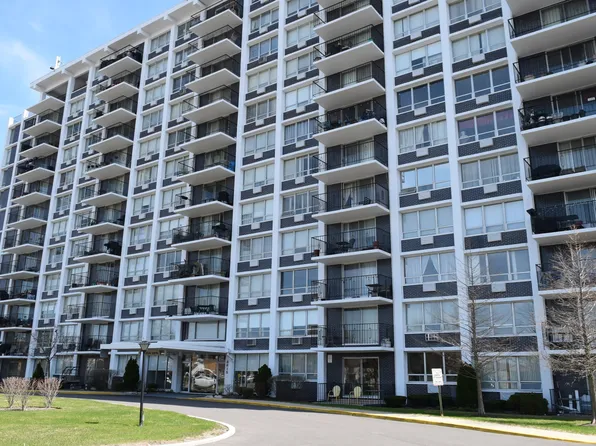 8815 W Golf Rd APT 6B, Niles, IL 60714