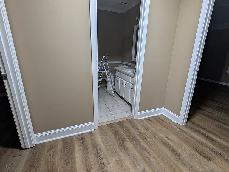 full bath room upstairs