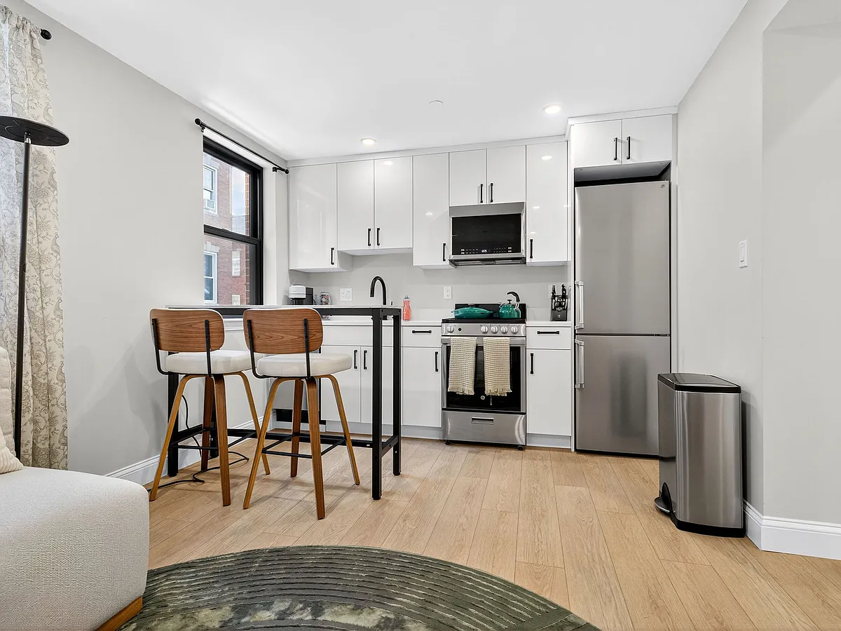 Building Photo - 176 Salem St #3D