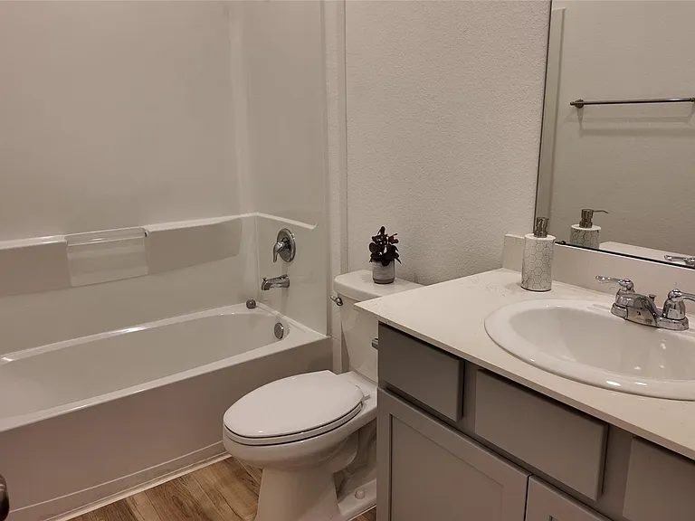 7518 Angels Landing Ln — Photo 16