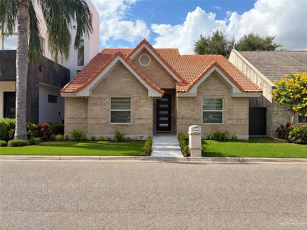 2 bed, 2.0 bath, 1373 sqft, $2,500 — Photo 1