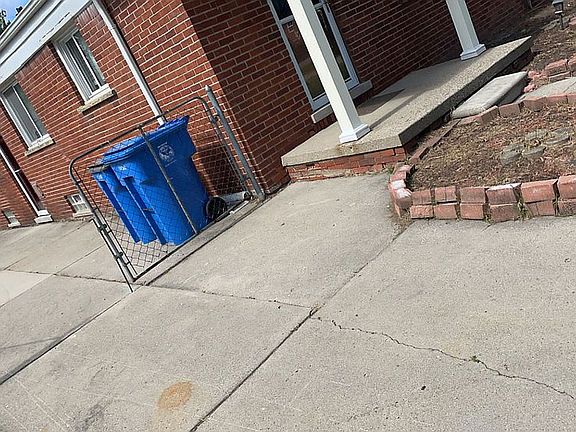 3rd image of 6829 Centralia St