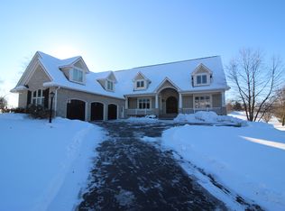 7065 Fairway Dr, Crystal Lake, IL
