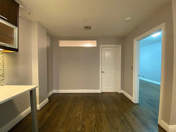 5th image of 212 Bennett Ave APT 3E