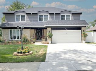 1716 N Beech Rd, Mount Prospect, IL 60056