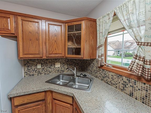 3rd image of 5779 Gateway Ln