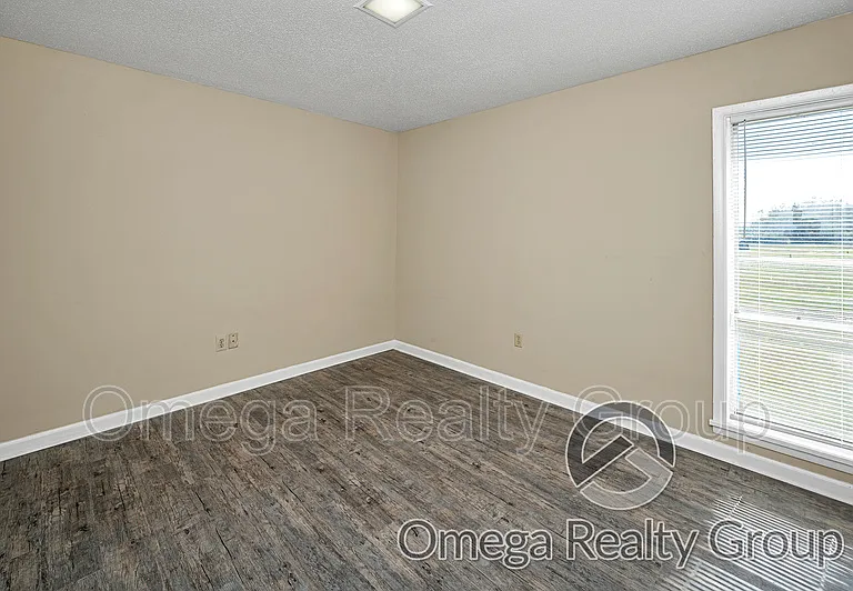 South Court Apartments — Photo 23