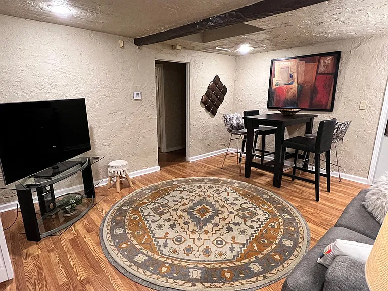 2234 Monroe Ave — Photo 6