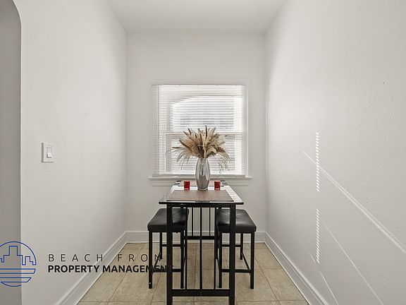 3rd image of 426 S New Hampshire Ave APT 403