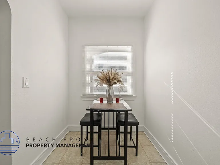 426 S. New Hampshire — Photo 3